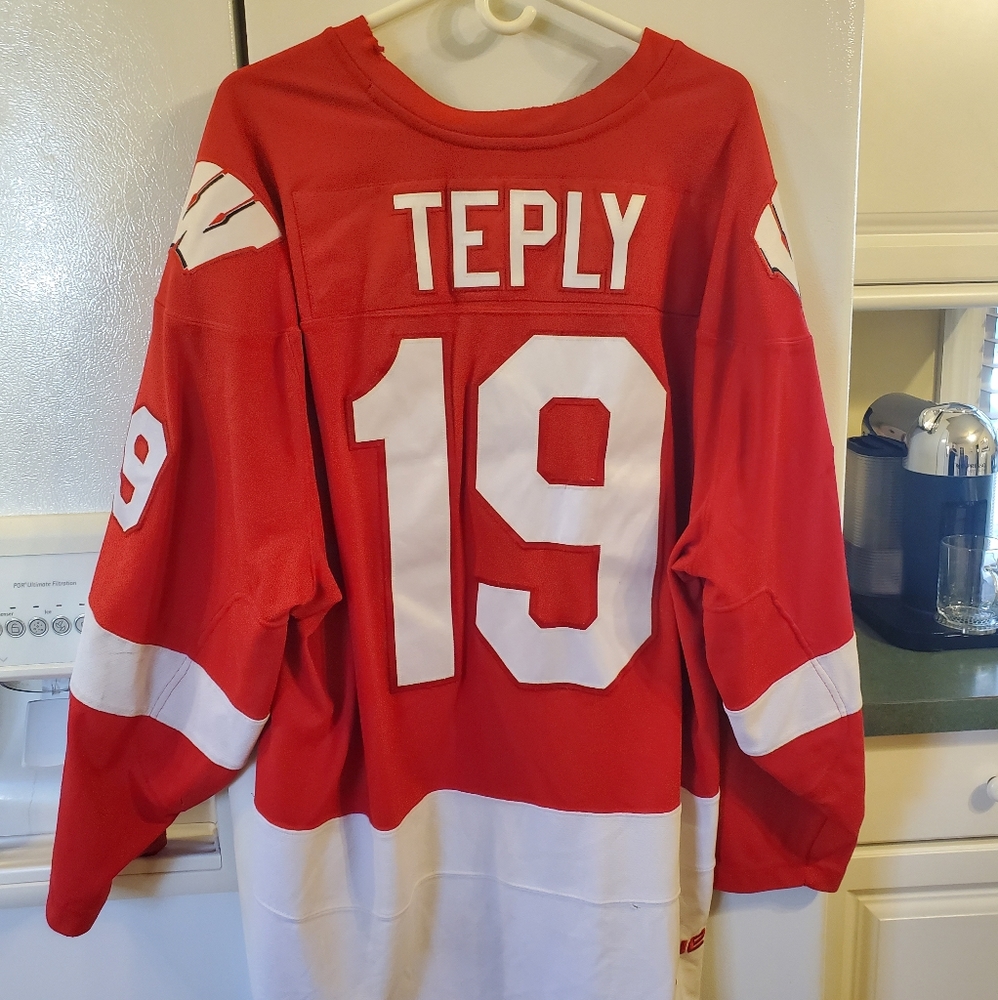 Wisconsin Express Hockey Jersey 19 Teply